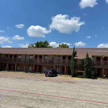Granbury Inn And Suites Bagian luar foto
